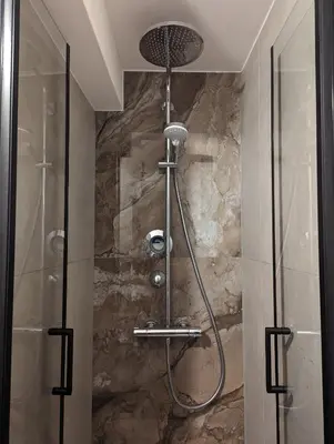 Ein Badezimmer in der Unterkunft Helle 2 Zimmer mit Home Office