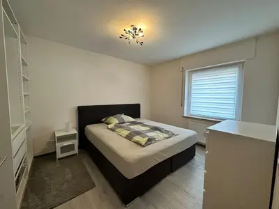 Ein Bett oder Betten in einem Zimmer der Unterkunft Schöne 2 Zimmer Wohnung, modern & stadtnah
