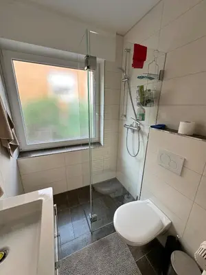 Ein Badezimmer in der Unterkunft Schöne 2 Zimmer Wohnung, modern & stadtnah