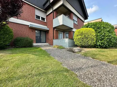Ein Garten an der Unterkunft Schöne 2 Zimmer Wohnung, modern & stadtnah
