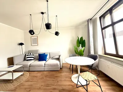 Ein Sitzbereich in der Unterkunft Altbautraum nah DDorf Köln 2 Zimmer 3 Gäste NEU