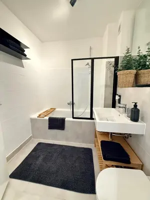 Ein Bett oder Betten in einem Zimmer der Unterkunft Altbautraum nah DDorf Köln 2 Zimmer 3 Gäste NEU