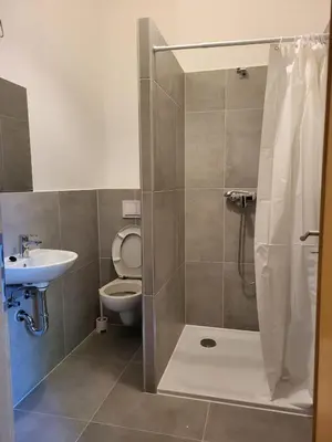 Ein Badezimmer in der Unterkunft Kleine Wohnung Nähe Reihn