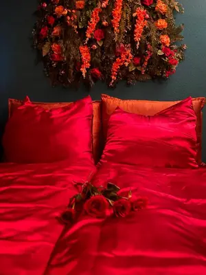 Ein Bett oder Betten in einem Zimmer der Unterkunft Historic vintage Suite with Jacuzzi & Sauna