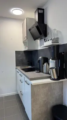 Küche/Küchenzeile in der Unterkunft Modernes City Apartment mit Parkplatz