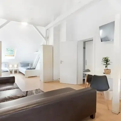 BEGE APARTMENT Cozy Workbase