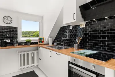Küche/Küchenzeile in der Unterkunft MOLA Apartments-Geräumiges Apartment in Wetter bis 6 Personen, XXL Couch, Parkplatz und WLAN