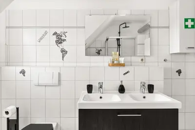 Ein Badezimmer in der Unterkunft MOLA Apartments-Geräumiges Apartment in Wetter bis 6 Personen, XXL Couch, Parkplatz und WLAN