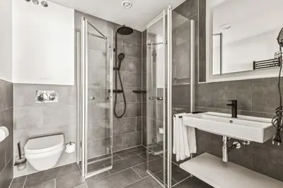 Ein Badezimmer in der Unterkunft Limehome Bochum Kortumstr