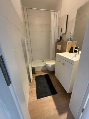 Ein Badezimmer in der Unterkunft Modernes Apartment Mülheim - freie Parkplätze, Smart-TV, WLAN, Nähe Messe Essen & Düsseldorf