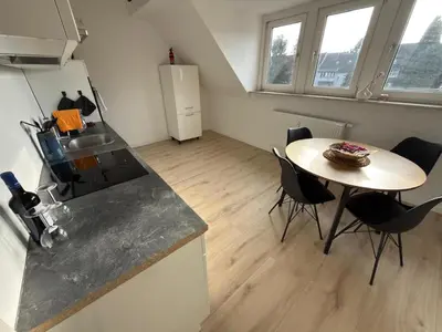 Küche/Küchenzeile in der Unterkunft Modernes Apartment Mülheim - freie Parkplätze, Smart-TV, WLAN, Nähe Messe Essen & Düsseldorf