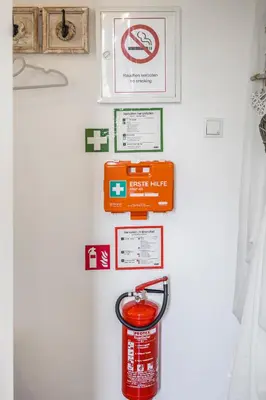 Ein Zertifikat, Auszeichnung, Logo oder anderes Dokument, das in der Unterkunft VinhMinh Homes 1 - Business Apartment, Zentral, Parkplatz, WLAN & Ruhig ausgestellt ist