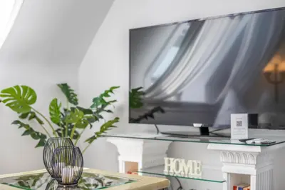 TV/Unterhaltungsangebot in der Unterkunft VinhMinh Homes 1 - Business Apartment, Zentral, Parkplatz, WLAN & Ruhig