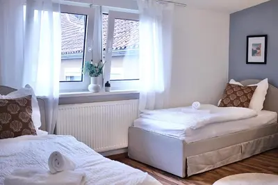 Ein Bett oder Betten in einem Zimmer der Unterkunft 3-Zimmer-Apartment I 2 Min bis Hbf I Smart TV I WiFi I modern