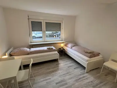 Ein Bett oder Betten in einem Zimmer der Unterkunft Work and Sleep Hagen 6 Pers Komfortwohnung für Gruppen H6