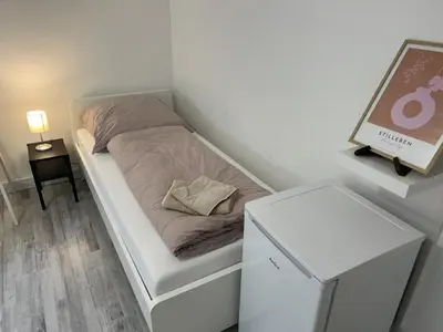 Ein Bett oder Betten in einem Zimmer der Unterkunft Work and Sleep Hagen 6 Pers Komfortwohnung für Gruppen H6
