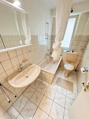 Ein Badezimmer in der Unterkunft Emerald Apartment