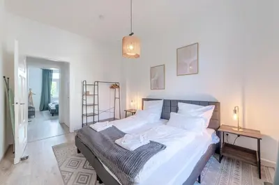 Ein Bett oder Betten in einem Zimmer der Unterkunft SpaceStays Apartment For 6