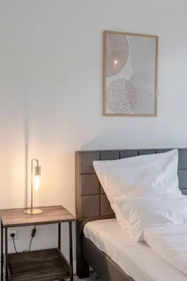 Ein Bett oder Betten in einem Zimmer der Unterkunft SpaceStays Apartment For 6