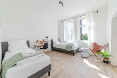Ein Bett oder Betten in einem Zimmer der Unterkunft SpaceStays Apartment For 6
