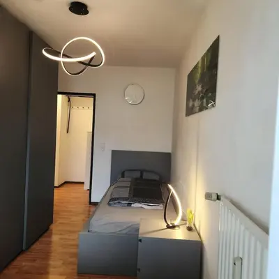 Ein Bett oder Betten in einem Zimmer der Unterkunft Wohnung in Düsseldorf