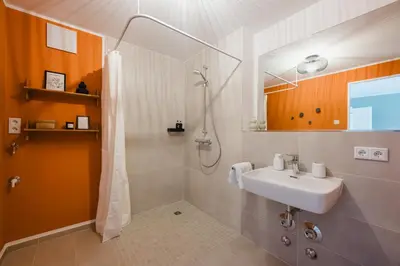 Ein Badezimmer in der Unterkunft LIVELY am Kaiserberg Duisburg