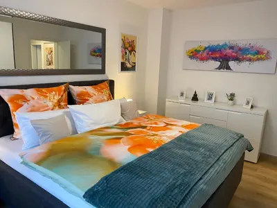 Ein Bett oder Betten in einem Zimmer der Unterkunft Ruhige und zentral gelegene Ferienwohnung