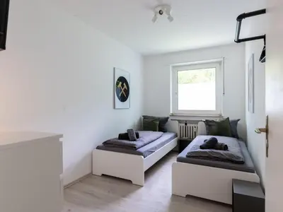 Ein Bett oder Betten in einem Zimmer der Unterkunft 3 BR Nice Apartment Gelsenkirchen