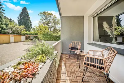 Ein Garten an der Unterkunft Gemütlich l Zentral l Parken l Universität l Balkon I Für 6