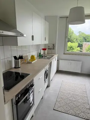 Küche/Küchenzeile in der Unterkunft Comfy Modern 4-Bed Apartment, WiFi, 20min DUS, 5min A46