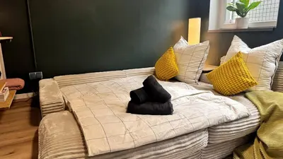 Ein Bett oder Betten in einem Zimmer der Unterkunft COZY City Loft with Parking I WiFi I Netflix