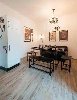 Ein Sitzbereich in der Unterkunft Rock City Apartments Room 5150