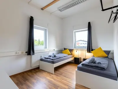 Ein Bett oder Betten in einem Zimmer der Unterkunft XXL Worker Place Herne