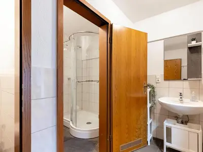 Ein Badezimmer in der Unterkunft XXL Worker Place Herne