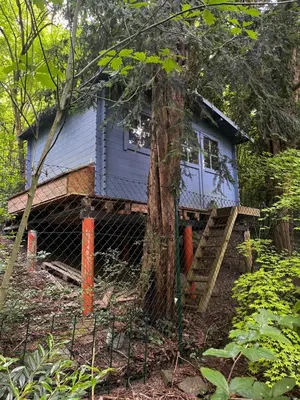 Das Gebäude in dem sich die Villa befindet