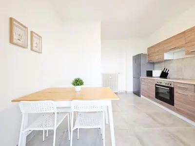 Küche/Küchenzeile in der Unterkunft Tolstov Apartments - 3 Room Apartments - Kitchen - Balcony - 5 min to Messe DUS