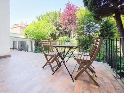 Ein Balkon oder eine Terrasse in der Unterkunft Tolstov Apartments - 3 Room Apartments - Kitchen - Balcony - 5 min to Messe DUS