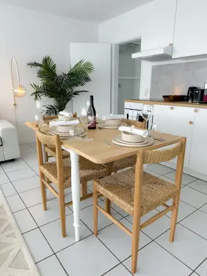 Küche/Küchenzeile in der Unterkunft Beautiful Spacious 5 Room Apt in City Center that Sleeps 10