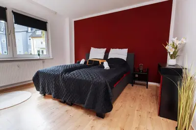 Ein Bett oder Betten in einem Zimmer der Unterkunft vivid & red - Netflix - City - Wifi - 4 Person