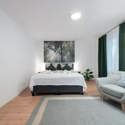 Central Studio Near Main Train Station & Old City Hall