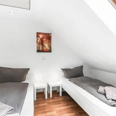 BEGE APARTMENTS SmartDesk