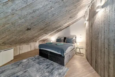 Ein Bett oder Betten in einem Zimmer der Unterkunft Bunker Loft Messe Essen Self Check-in