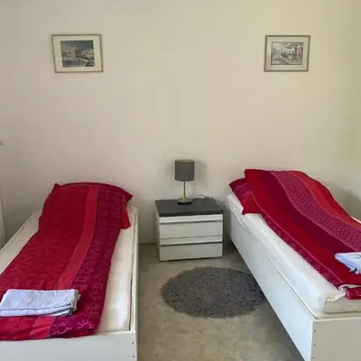 Self check in Apartment 42 m Schlafzimmer eigenes Badezimmer mit Badewanne Kochecke mit Esszimmer im Einfamilienhaus eigenes Badezimmer keine Ferienwohnung
