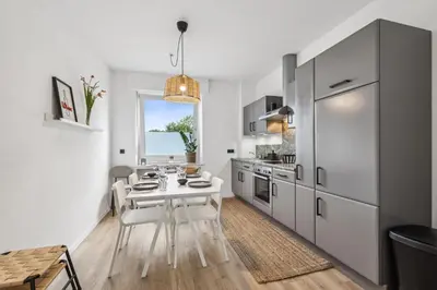 Küche/Küchenzeile in der Unterkunft Groß - modern - nah an Köln- Luxuriöse Wohnung für 8 Personen in Remscheid