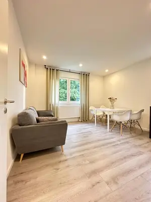 Ein Sitzbereich in der Unterkunft Geräumiges Apartment nähe Starlight express & Stadtzentrum
