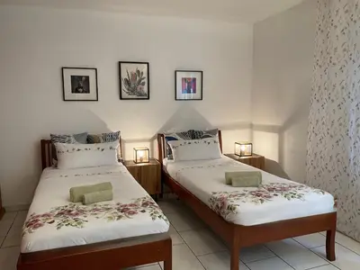 Ein Bett oder Betten in einem Zimmer der Unterkunft Citynahe Komfortwohnung für bis 6 Personen