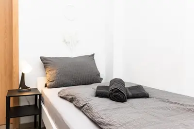 Ein Bett oder Betten in einem Zimmer der Unterkunft CosyHomes24 - centrally with balcony and garage - IL01b