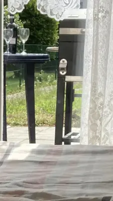 Grundriss der Unterkunft Gemütliches ganzes Apartment Küche Parkplatz Waschmaschine Kamin Terrasse Garten, Keine Ferienwohnung