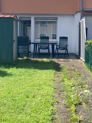 Ein Garten an der Unterkunft Gemütliches ganzes Apartment Küche Parkplatz Waschmaschine Kamin Terrasse Garten, Keine Ferienwohnung