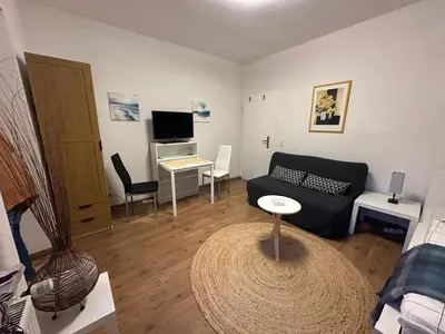 TV/Unterhaltungsangebot in der Unterkunft Apartment Südhöhen - für Geschäfts- Privatreisen mit naher Autobahnanbindung Düsseldorf & Köln